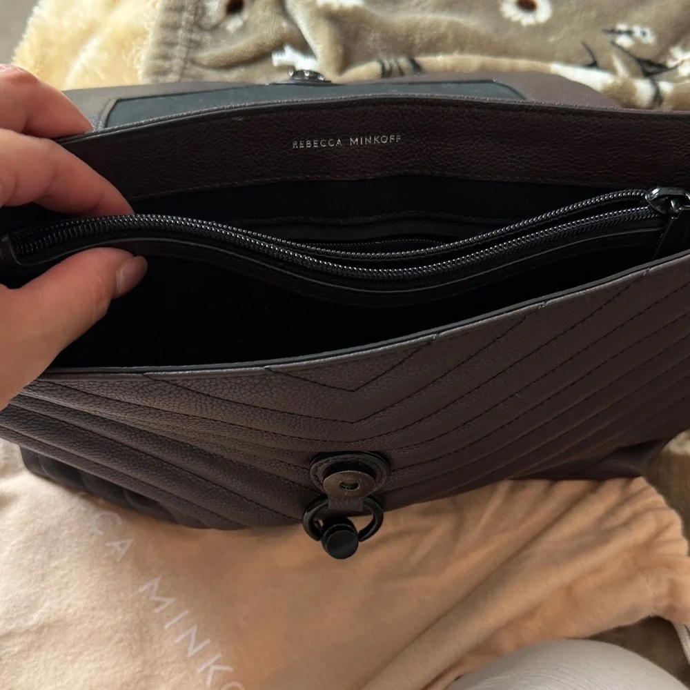 Elegant Brown Quilted Chain Shoulder Bag - Picture 4 of 4